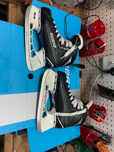 Used Youth Bauer Regular Width Size 4 Supreme S150 Hockey Skates