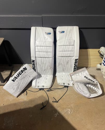 32+2 Vaughn V9 Set - Pads, Glove, Blocker