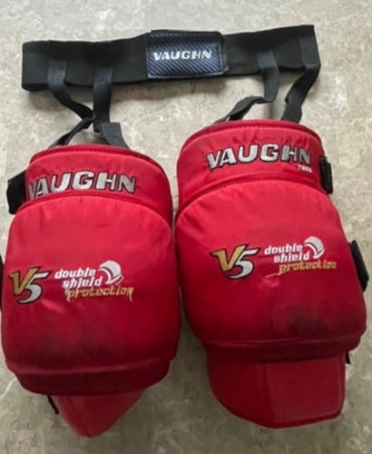 Vaughn V5 Knee Pads - Senior