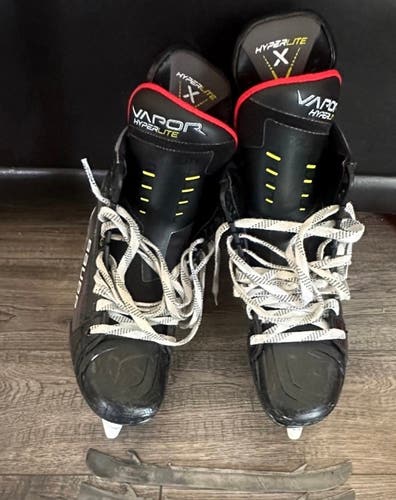 Lightly Used Bauer Vapor Hyperlite Skates Senior Size 8.5 Fit 2