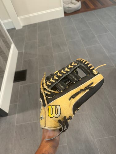 Wilson a2000 outfield glove