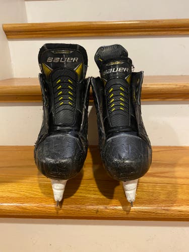 Used Bauer Regular Width  Size 5.5 Supreme UltraSonic Hockey Skates