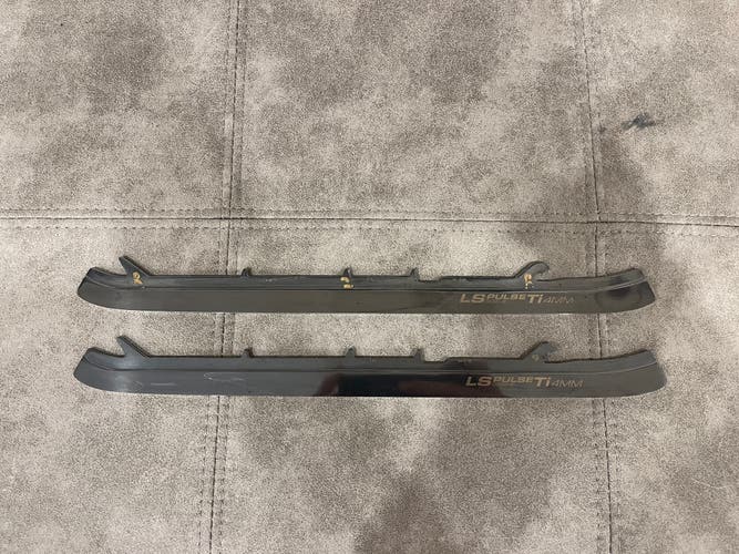 Like New Unreleased Bauer Pulse Ti 4mm Goalie Blades