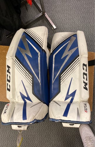 CCM YT FLEX II 2 Used White Youth 26" Goalie Leg Pads flex