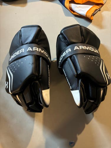 Like new Box Goalie Under Armour Large Lacrosse Gloves