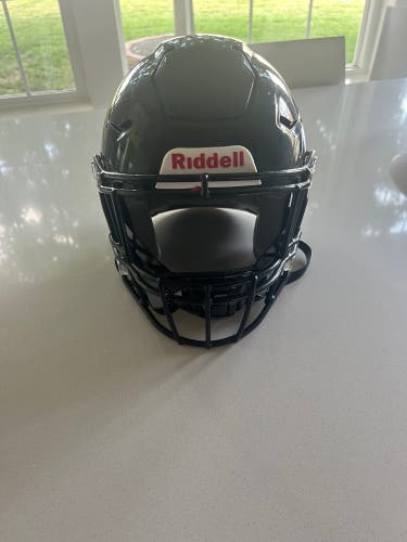 Near New Medium Riddell SpeedFlex Helmet