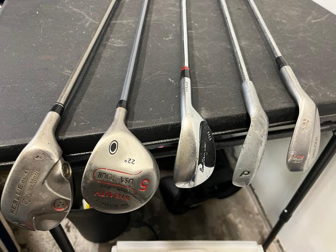 Bundle Used Beginner Golf Clubs, Right Hand, 9 Golf Clubs Included A