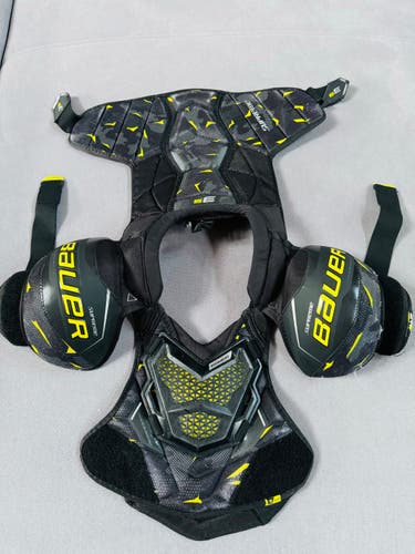 Used Small Junior Bauer Supreme 3S Pro Shoulder Pads
