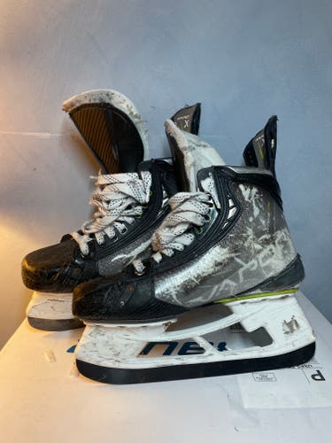 Senior Bauer Wide Width (Fit 3) --  Size 6.5 Vapor Hyperlite Hockey Skates
