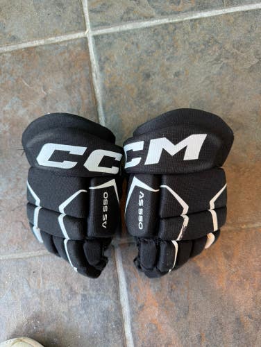 Black Used Youth CCM AS550 Gloves 9"