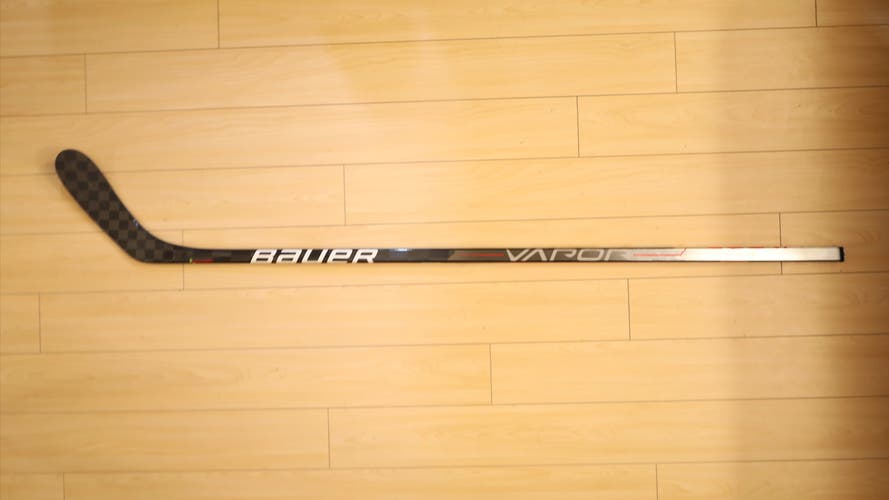 Used Intermediate Bauer Vapor Hyperlite Right Handed Hockey Stick P28