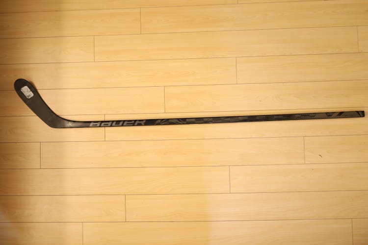 Used Intermediate Bauer Vapor FlyLite Shadow Series Right Handed Hockey Stick P28