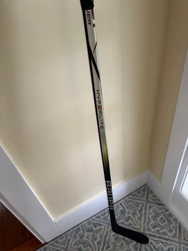 Used Junior Bauer Vapor Hyperlite 2 Left Hand Hockey Stick P28