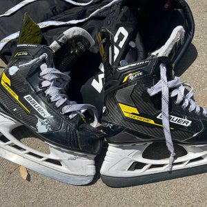 Used Intermediate Bauer Supreme Elite Hockey Skates Regular Width Size 5