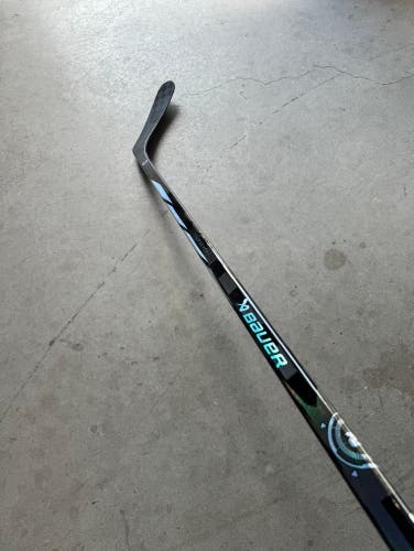 New Intermediate Bauer Right Handed P92 55 Flex Proto-R Hockey Stick