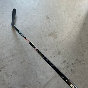 New Senior True Right Handed P29 Pro Stock catalyst 9x3 Hockey Stick