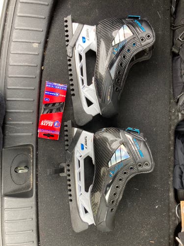 True TF9 Goalie Skates Size 5 - Used Once