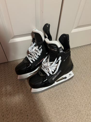 New Bauer Supreme Shadows Size 9 Fit 1