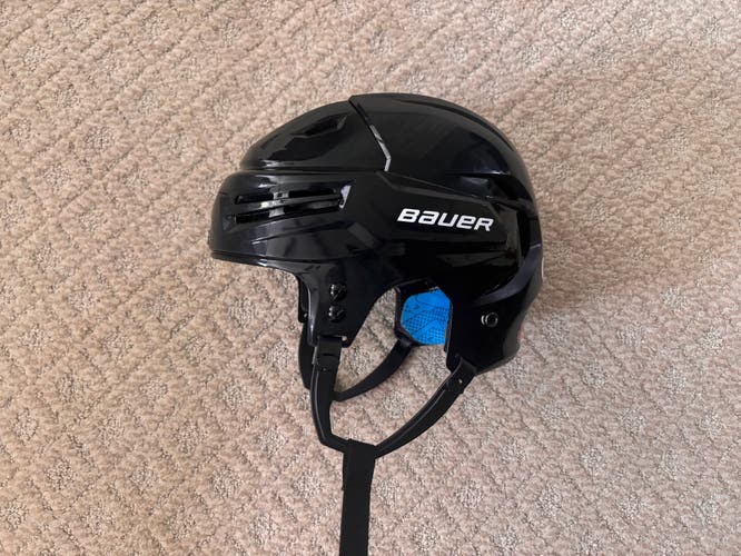 New Bauer Re-Akt 65 Size Medium Low Price