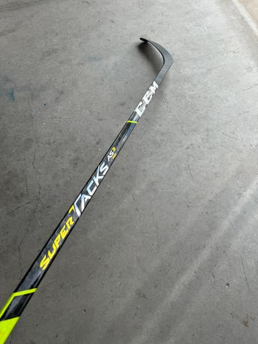 NHL New Senior CCM Right Handed P28 85 Flex Pro Stock Super Tacks AS3 Pro Hockey Stick