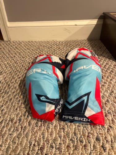 Maverick showtime elbow pads with box