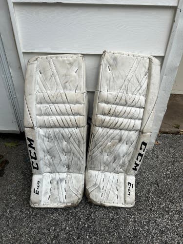 White Intermediate 32" CCM Extreme flex 4.9  Goalie Leg Pads