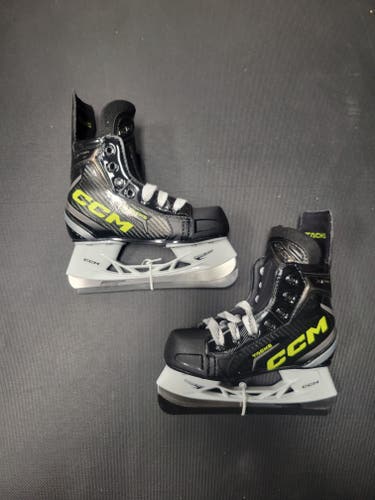 New Youth CCM Tacks XF Pro Hockey Skates Regular Width 11.0