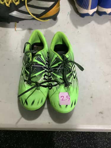 Used Umbro Junior 02.5 Cleat Soccer Outdoor Cleats