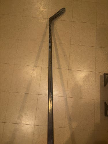 Used Junior Bauer Right Handed P28 Pro Stock Vapor Hyperlite Hockey Stick