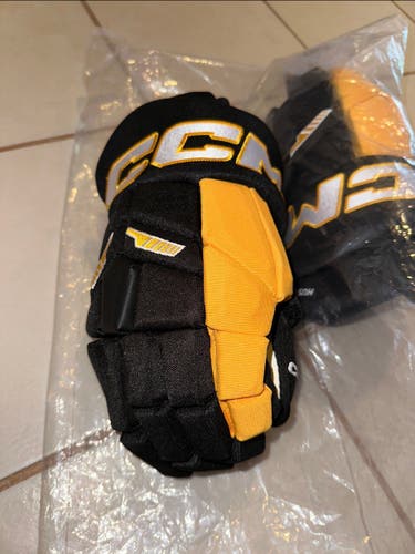 New  CCM 15" Pro Stock HGTKPP Gloves “Michigan Tech”