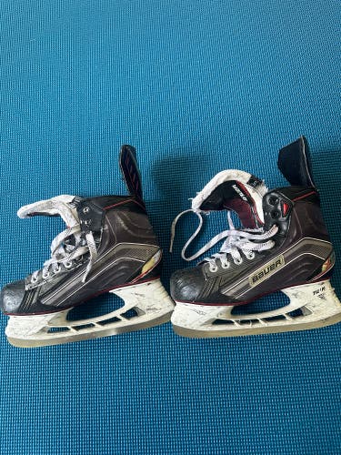 Used Bauer Size 5 Vapor X600 Hockey Skates