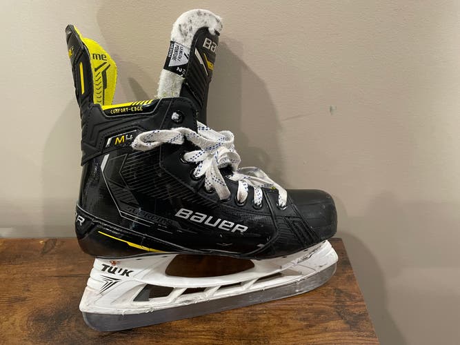 Used Senior Bauer Supreme M4 Hockey Skates Regular Width 7 in Box