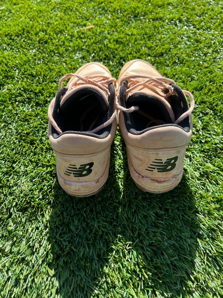 White Used Size 7.0 (Women's 8.0) Low Top Molded Cleats