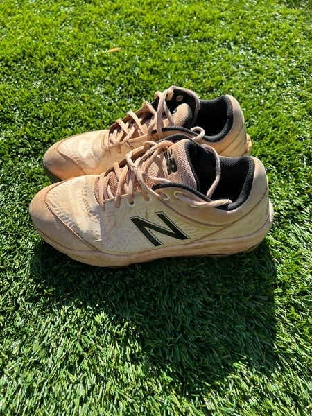 White Used Size 7.0 (Women's 8.0) Low Top Molded Cleats
