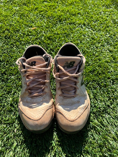 White Used Size 7.0 (Women's 8.0) Low Top Molded Cleats