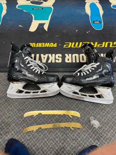 Used Senior Bauer Regular Width   8 Supreme Mach Hockey Skates