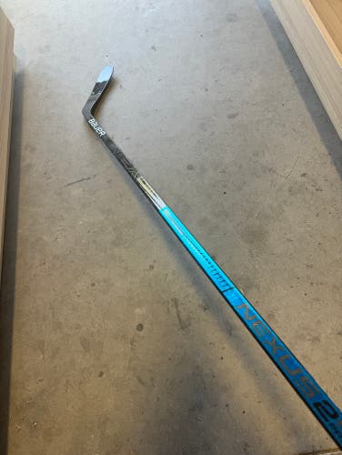 (NHL) New Senior Bauer Right Handed P92 Pro Stock Nexus 2N Pro Hockey Stick
