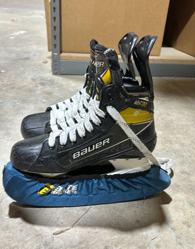 Used Intermediate Bauer Supreme UltraSonic Hockey Skates 6.5