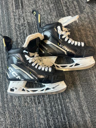 Used Intermediate CCM AS-580 Hockey Skates Size 6