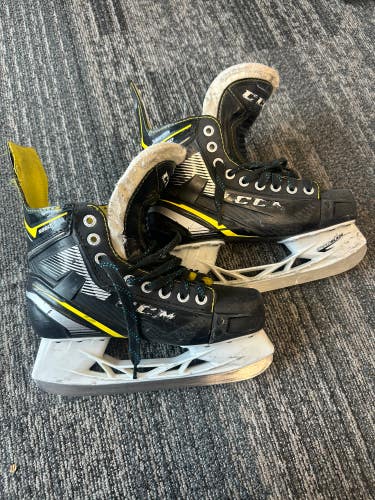 Used Intermediate CCM Super Tacks 9360 Hockey Skates Regular Width Size 5