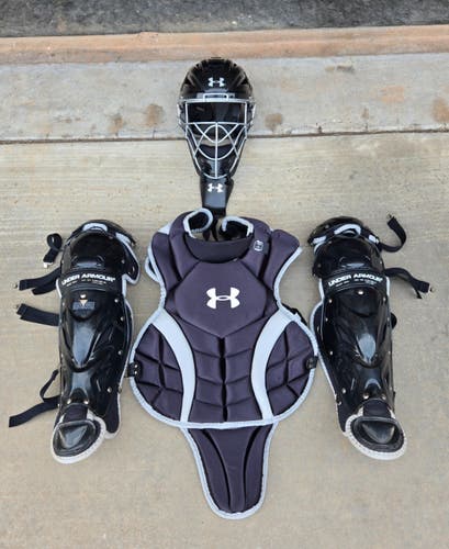 Under Armour Converge Victory Youth Catcher's Set (Color: Black)