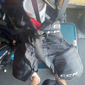 Hockey player pants ccm youth