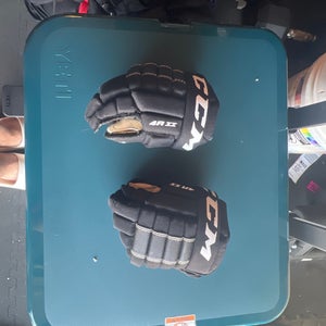 Hockey player gloves ccm Youth