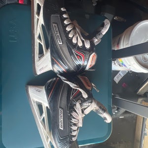 Hockey goalie skates junior/intermediate bauer
