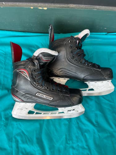 Used Intermediate Bauer Vapor X400 Hockey Skates Regular Width Size 5