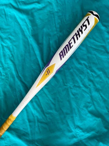 White Used 2022 Easton amethyst Bat (-11) Alloy 18 oz 29"