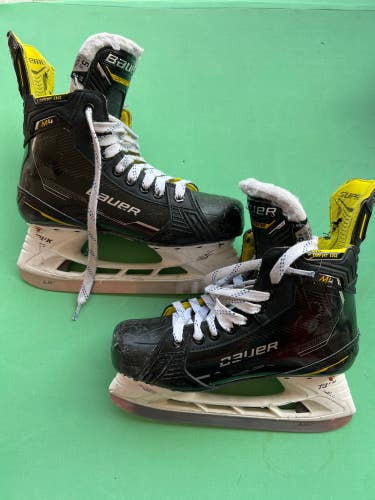 Used Intermediate Bauer Supreme M4 Hockey Skates | Size 5.5 Fit 3