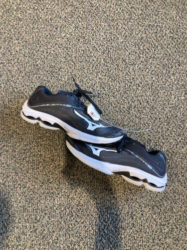 Used Women's 7 Mizuno Wave Lightning Z6 Shoes