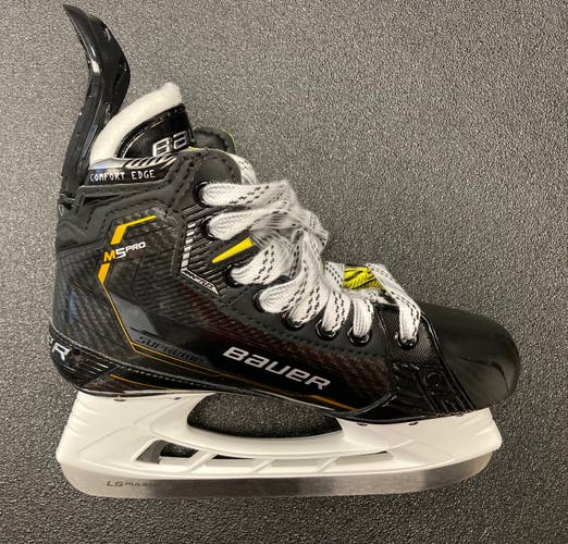 New Junior Bauer Supreme M5 Pro Hockey Skates Regular Width Size 3