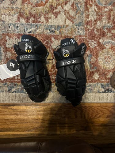 Nation United Lacrosse gloves